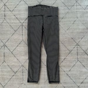 Lululemon train times 7/8 leggings pants black and white stripe size 8